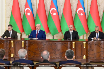Лукашенко: будем делать всё, чтобы в Украине был мир