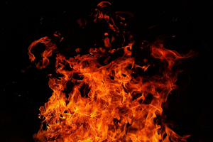 В Забайкалье горит более 200 га степи, тушение пожара осложнено сильным ветром