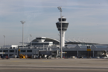 В немецком аэропорту активисты проникли на взлетно-посадочную полосу и стали причиной задержки рейсов