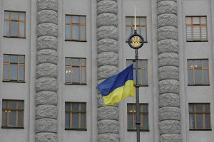 Украина возобновляет консульские услуги для мужчин призывного возраста, которые находятся за границей