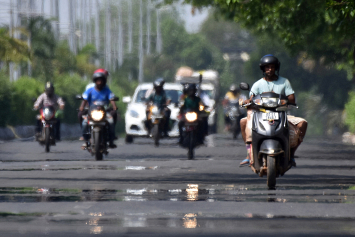 Районы Индии охватила аномально жара: в Нью-Дели объявлен режим повышенной опасности