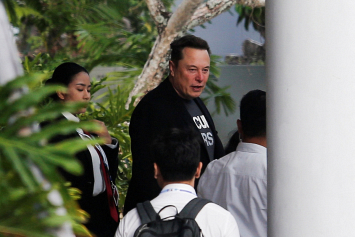 СМИ: Маск прибыл на индонезийский остров Бали для запланированного запуска Starlink