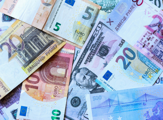 Российский рубль и доллар подорожали, юань и евро подешевели на торгах 20 мая 