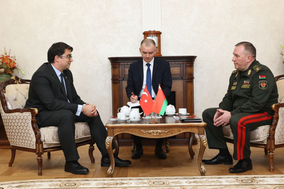 Беларусь и Турция обсудили перспективы сотрудничества в военной сфере