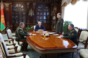 Развивать армию, изучая опыт вокруг: какие задачи Лукашенко поставил перед Минобороны и Генштабом ВС