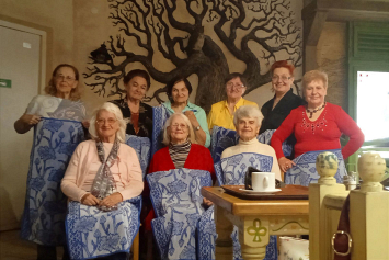 Первичка БСЖ БГУ в честь празднования 80-летия освобождения Беларуси поздравила женщин – ветеранов труда