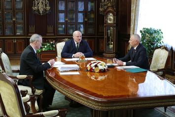 Лукашенко: ВНС – это политическое «ядерное оружие», оно заборы и крыши не ремонтирует