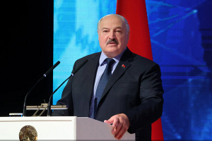 Лукашенко – о реагировании на критику в СМИ: на журналистов надо опираться, не прятаться от них