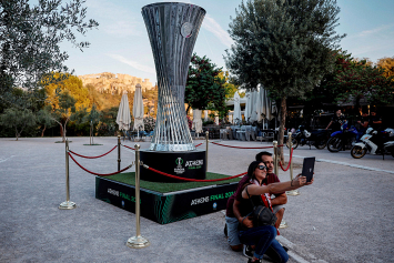 «Олимпиакос» и «Фиорентина» проведут финал Лиги конференций УЕФА в Афинах