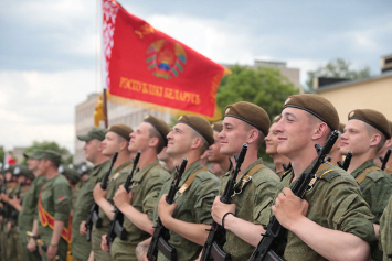 В Минске прошла тренировка пеших расчетов, принимающих участие в военном параде 3 июля