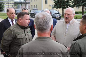 Лукашенко в Орше посещает завод «Легмаш»