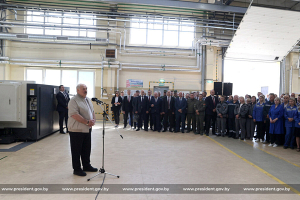 Лукашенко на заводе «Легмаш»: то, что вы здесь делаете, нам в государстве и за рубежом нужно будет всегда
