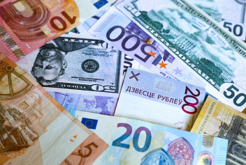 Доллар и евро подорожали, российский рубль и юань подешевели на торгах 31 мая