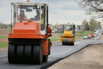 В 2024 году на дорогах республиканского значения в Минской области заменят более 300 км покрытия