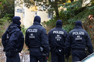 Bild: в Германии неизвестный с ножом напал на критика ислама – полиция применила огнестрельное оружие