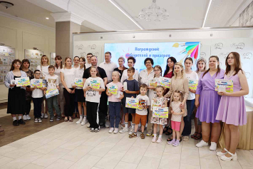 В Почтовом салоне наградили победителей и призеров смотра-конкурса рисунков «Дети рисуют мир»