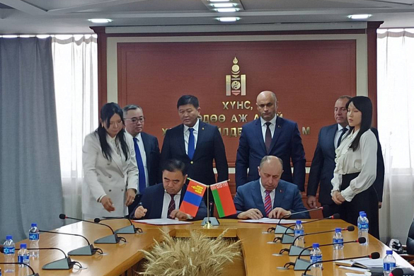 Белорусские машиностроители в Улан-Баторе подписали ряд документов о сотрудничестве с монгольскими партнерами
