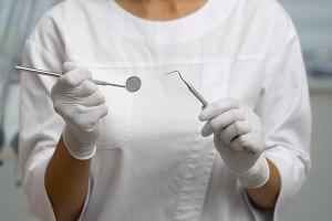 Из-за чего образуются зубные кисты и в чем их опасность, объяснила стоматолог