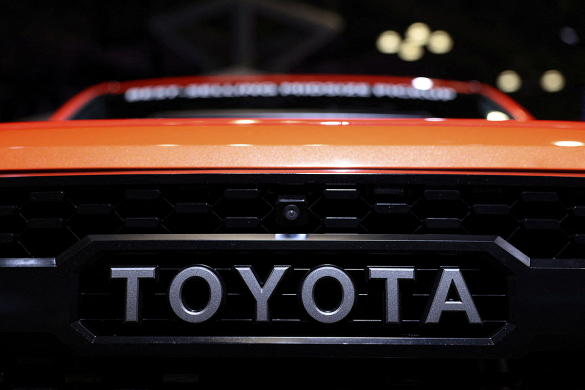 Toyota приостанавливает поставки некоторых автомобилей из-за скандала с безопасностью