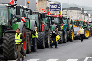 Испанские и французские фермеры перекрыли дороги на границах