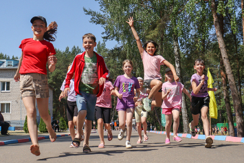 В МЧС перечислили сезонные риски для детей на летних каникулах