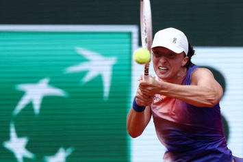 Свёнтек одержала победу над Вондроушовой в четвертьфинале Открытого чемпионата Франции по теннису