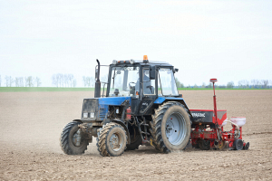 В Беларуси скорректировано постановление о подготовке водителей тракторов