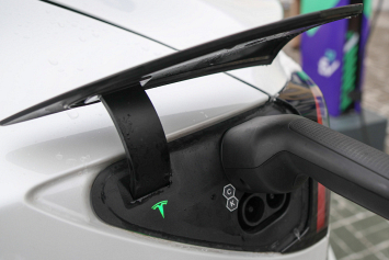 В ГТК пояснили, нужно ли декларировать зарядное устройство для электромобиля