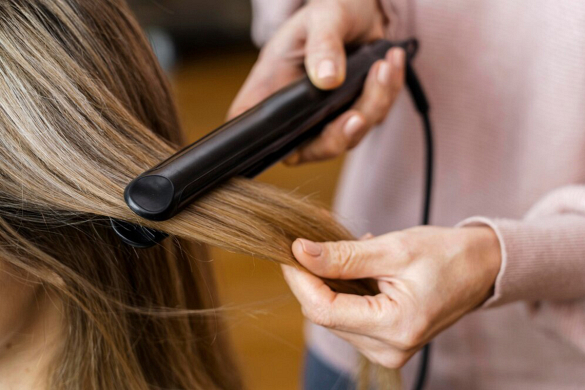 Парикмахер развеял популярный миф о термозащите для волос