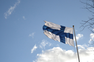 Парламент Финляндии может продлить работу до 14 июля