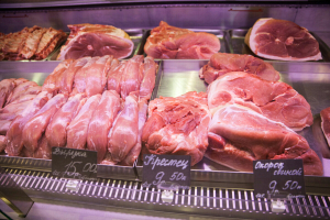 С начала 2024 года в Минске зафиксированы нарушения санэпидтребований на 17 мясоперерабатывающих предприятиях