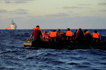 Резиновая лодка с нелегалами перевернулась у побережья Англии – СМИ