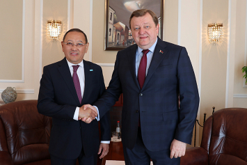Алейник поблагодарил за сотрудничество посла Казахстана по случаю завершения его дипмиссии 