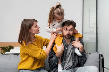 Психолог объяснила, почему муж не помогает с детьми и как это исправить