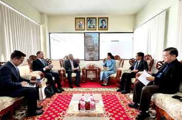 Посол Беларуси обсудил вопросы развития политического диалога с госсекретарем МИД Камбоджи 