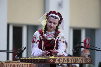 Около 5 тысяч гостей из разных стран ждут на фестиваль «Звіняць цымбалы і гармонік» в Поставах