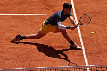 Алькарас обыграл Синнера в первом полуфинале Roland Garros в мужском одиночном разряде