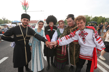 Фотофакт. Первый день Республиканского фестиваля национальных культур в Гродно