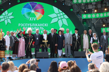 Министр культуры Маркевич наградил участников XIV фестиваля национальных культур 