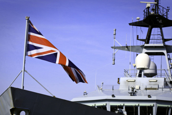 ВМС Британии сообщили о нападении неизвестных на судно у побережья Йемена
