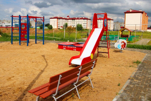 В Щучине появилась детская площадка в стиле МЧС