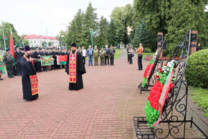Крестный ход «Церковь и армия» совершил в Бресте памятные литии по пограничникам, отдавшим жизни за Родину