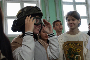 Дети Запорожья посетили базу ООСН «Рысь» бригады спецназа внутренних войск МВД Беларуси