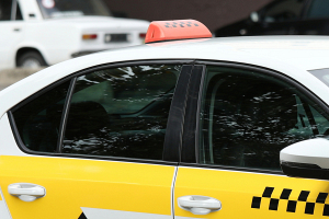 Минтранс напоминает о запрете на оказание посреднических услуг при перевозках пассажиров на такси