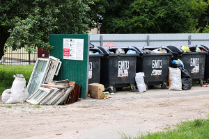 Разбираемся, почему в Бресте и пригороде жалуются на переполненные площадки для сбора мусора