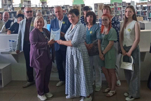 Союз писателей Беларуси передал Молодечненской библиотеке книги из серии «Современная литература стран СНГ»