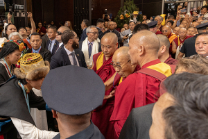 Далай-лама прибыл в Нью-Йорк для прохождения лечения 