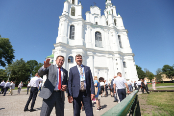 Фотофакт. Участники Форума регионов Беларуси и России посетили с экскурсией Софийский собор