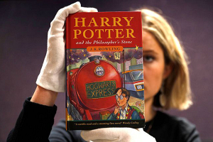 Forbes: на аукционе оригинальная обложка первой книги о Гарри Поттере продана за $ 1,9 млн