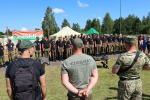Армейское расписание и «Катюша» хором — в Костюковичском районе работает палаточный лагерь клуба «Зубр»